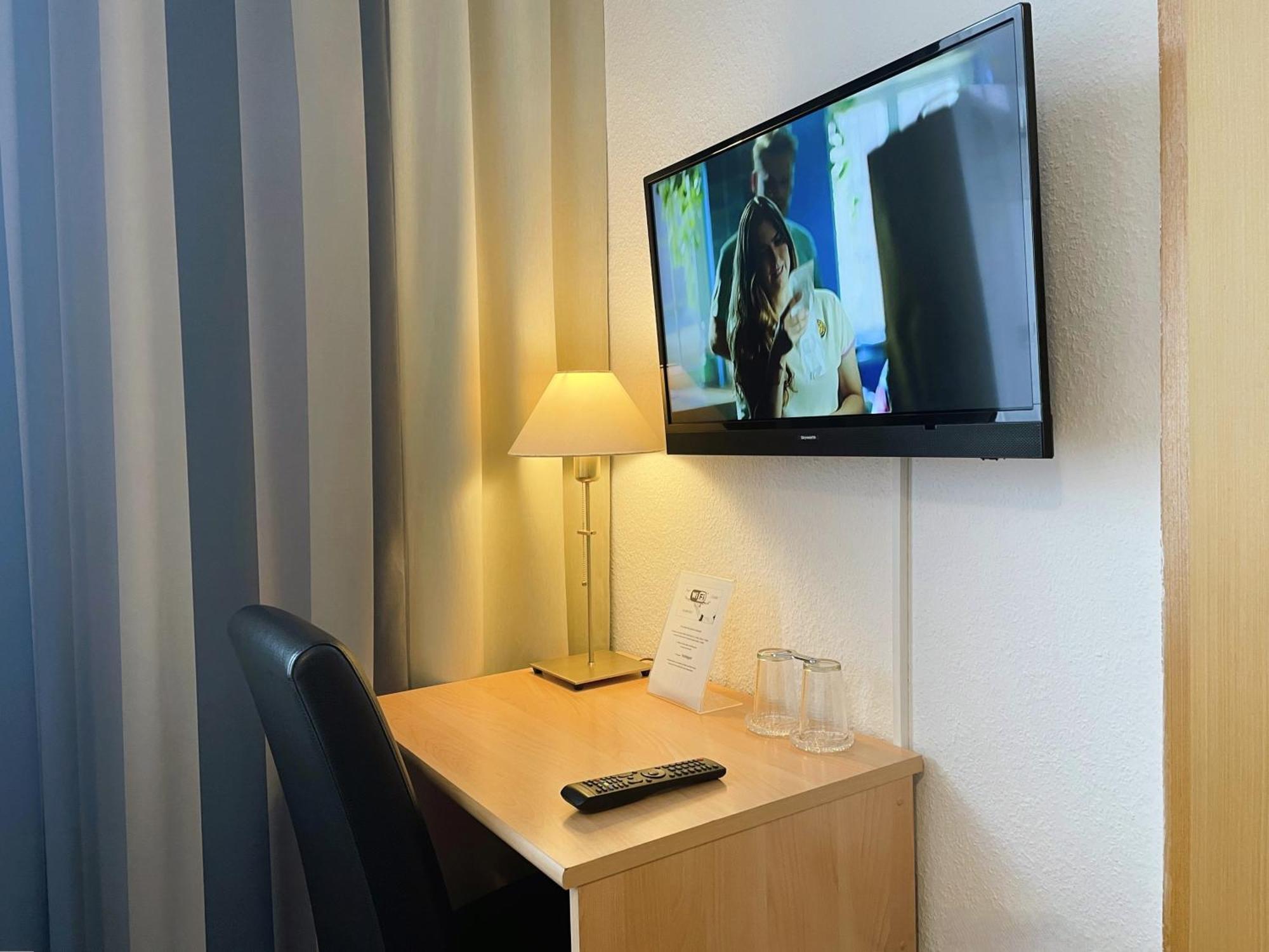 Hotel Antoni โบคุห์ม ภายนอก รูปภาพ